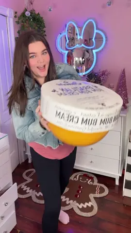 On the hunt for the Jumbo Sol De Janeiro Bum Bum Cream😃👍 *got it* #jumbomakeup 