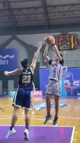 another 2pt from hendra🤝 #timbasketubaya #ligamahasiswafinal #ubayavsuph #grandfinal #ubayaofficial #usba 