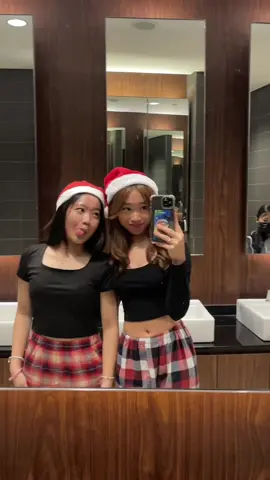 Just a bunch of goofy santas 🎅🏼  #christmas #santa #fyp 