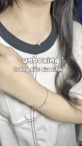 Xinh quá là xinh#tleejewelry #lactaybactlee #vongtaybactlee #daychuyenbactlee #nghile2009 #xuhuong #fyp #xh #viral #thoitrang 