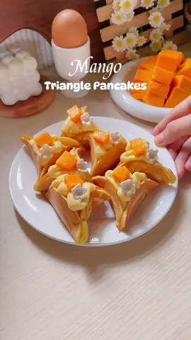Buat kalian yang suka mangga, udah coba kreasikan dalam bentuk pancake seperti ini belum? Cobain yuk, dijamin ketagihan! 🤫 #idemenumasakan #recook
