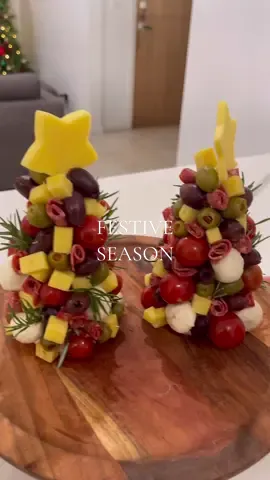 CharcuTREE 🎄🥰 #christmas #christmastree #charcuterie #charcuterieboard #cheese #salami #festiveseason 