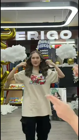 MK: duta jamet disuruh posee wkwk  #chikajkt48🥰 #jkt48chika #chikajkt #erigoxjkt48 #newerajkt48 #fyp #jkt48newera🔥 #mentahanvidio #shope1212 