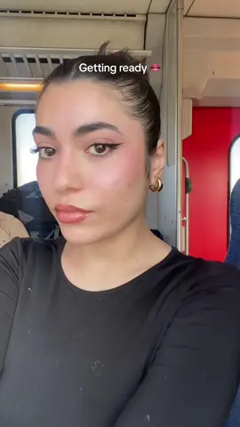Train edition🚆| #gettingready #grwm #makeup #train #makeuptutorial #fyp #cleangirl 
