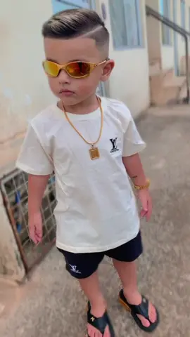 Sente a marra desse gato. 🥰❤️🤌🏻 Conjunto infantil 🎄 TAM 6 8 10  anos  Camiseta + Bermuda Moletim  Atacado: 90,00 varejo: 110,00 Acessórios vendidos a parte  Compre através do nosso site  www.pililicokids.com.br  📱11943610788 #elesusampililicokids #pililicokids #lookdemilhoes🔥🔥 #babytiktokers😘💕 #babytiktokers😘 @BabyThayllor 