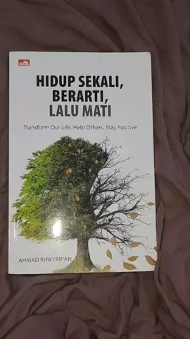 Kehidupan di dunia pada dasarnya hanya satu kali. oleh sebab itu, jadilahkanlah kehidupan di dunia ini berarti begitupun di akhirat nanti#fyp #fypシ #rekomendasibuku #hidupsekaliberartilalumati #ahmadrifairifan #bukuislami #motivasihidup #motivasi #dunia #beranda 