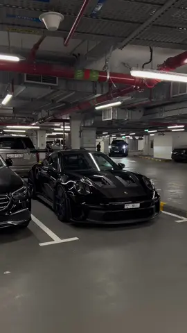 Porsche 911 GT3 RS #porsche #porsche911 #porsche911gt3rs #porscheuae #dubaicars #luxurycars #carspotting #porschecars 