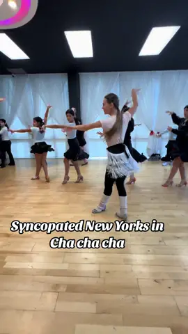 Our largest group in the studio 🤩 After the concert it’s time to learn some new, more advanced moves. Like syncopated New Yorks in Cha cha ❤️👏🏻❤️  Great job girls  #teacher #danceteacher #dance #dancers #dancer #dianabarabash #latindancer #ballroomdancer #latindance #ballroomdance #dancesport #chacha #chachacha #newyork 