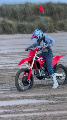 Wtf is wrong with the Honda? #dirtbikes #dirtbikevideos #dirtbike #blowup #crf450r #crf450 #honda #moto #glamisdunes 