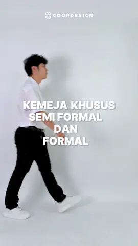 Kemeja yang cocok buat outfit semi formal dan formal? Emang ada ya? 🤔 Ada dong, nih Uncle-C kenalin, nama kemeja nya Evan. Bisa dijadiin semi-formal ataupun jadi formal, bisa dipadukan dengan outfit apapun tergantung mood kamu, bisa buat dipakai ke kantor ataupun hangout bersama temen-temen kamu. Bahan yang dipakainya juga menggunakan bahan Katun Dobby yang bikin adem dan nyaman, pokonya enak buat dipakai dimana aja deh. Langsung aja checkout kemeja ini di keranjang kuning ya, atau cek di Marketplace kesayangan kamu 😎