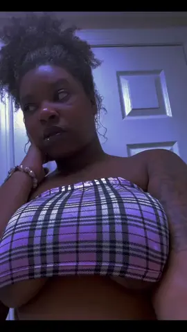 Watch when  I hit the gym tho. 🎀💘😍 #natural #slimthick #goldyylo #nyc #bronxchick #chocloate #fyp #foryou #barbie #nicki #pinkfriday2 #naturalcurls #fypシ゚viral 