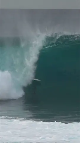 Surfers vs. massive waves at pipeline raw footage 🌊 #fyp #foryou #waves #surf #surfing #swell #pipe #pipeline #northshore #oahu #barrels #surftok 