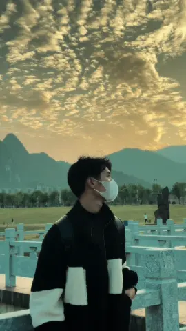 前面风景很漂亮，别回头来。