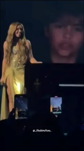 Shakira Acróstico concert live #shakira #acróstico #acrostico #shakila #live #concert #concertlive #shakiralive #parati #_shakirafans_ #foryou 