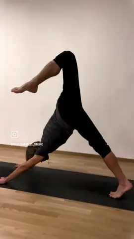 Le cours de Hatha Yoga avec Jonathan, c’est demain à nouveau 🧘‍♂️ Vous y serez?  - - - #yoga #yogagirl #yogachallenge #yogapants #yogaeverywhere #yogapose #yogaeveryday #yogateacher #yogapractice #conseil #renforcement 