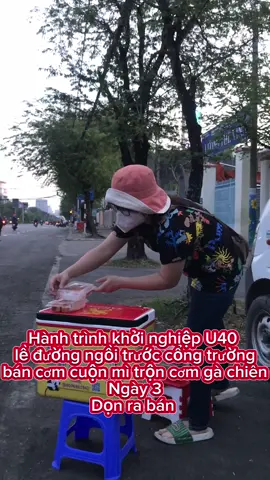 Hành trình khởi nghiệp lề đường trước cổng trường bán cơm cuộn mì trộn...thương mời các bạn ghé trường Lương Thế Vinh đường 30/4 có cái thùng tiệm