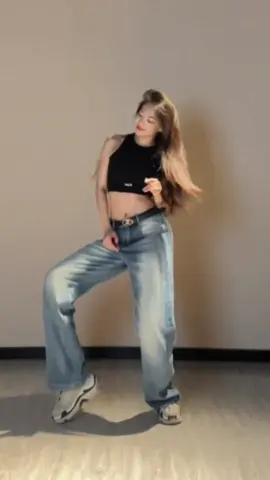 cả nhà mình yêu mến em thì vào phần trưng bày sản phẩm trong trang ủng hộ e nhé. #tiktokdancer #meilingfashion 