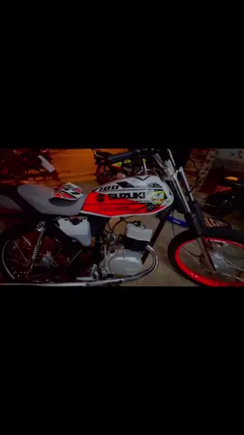 #ax100suzuki🚫🔥 #racing #diseñodemoto #viraltiktok #Ecuador #ax100suzuki🇪🇨🏁 #ax100suzuki #suzuki #tuning #calcas #melo #2t #wrap #