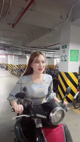 Mong sao nỗ lực mua cái xe cho có với ngta   Kk