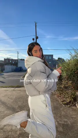Groutfit >> #fyp #foryou #foryourpage #groutfit #groutfitszn #lululemon #hm #hoka #walking #coffeerun #amwalking #hotgirlwalk 