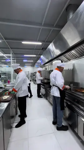 كلاود كيتشن اهو مطبخ سحابي يساعد اي مطعم يحقق النجاح اللي يبيه من خلال تقليل المخاطر ووقت العمليات

ابتدي بحلمك الحين باقل التكاليف الممكنة #fyp#foryoupage#kuwait#resturants#kuwaiti_resturants#chef#food #الشعب_الصيني_ماله_حل#كويت#مطاعم#مطاعم_كويتية#طباخين#اكل#طبخ 