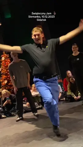 Pracownik McDonalds po zmianie: 🕺 #waacking #allstyles #meagainstthemusic #waack #waacker #dlaciebie #dc #fyp #foryoupage #foryou #viral #whacking #whack #punking #dance #mcdonalds 