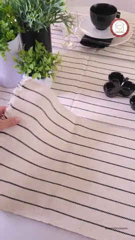 Sua mesa posta linda com Jogos Americanos Entrefios  Linha Boho - Lt Creme  Confira  todos os modelos em nosso site  https://www.entrefiosteares.com/kit-americano #entrefios #entrefiosteares #mesaposta #jogoamericano #kitchendesign #kitchendecor #kitamericano #decorboho #decore #decorandoamesa #escandinavo #decoracaoescandinava #linhaxadrez #grid #xadrez #decoreseuestilo