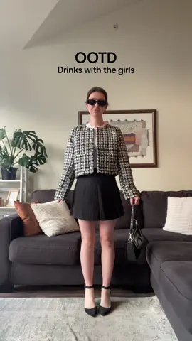 Girls night outfit inspo! Wearing a mini skirt into winter #girlsnightoutfit #gno #miniskirt #miniskirtoutfit #girlsoutfitinspo #winteroutfitideas #citygirls #girlyoutfitideas 