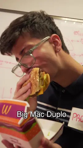 Eai consegue lembrar da fórmula do Big Mac sem consulta?   Use o áudio do jingle para mostrar pra gente.  E lembre-se, no app do Méqui, você pode escolher entre Big Mac Duplo, e o Big Mac Bacon. Qual vai ser hoje? Se pedir a McOferta, o frete é grátis!   #BigMac #Publicidade @Méqui 
