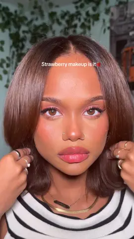 3 in 1 ❤️ we love the fenty gloss bomb in fruitsnack 🍓🍇🍒 #fentybeauty #makeuptricks 