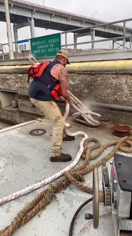 #tugboat#tugboater#tugboatlife #fyp#viralvideo#workatsea @YunPu  @YunPu  @YunPu 