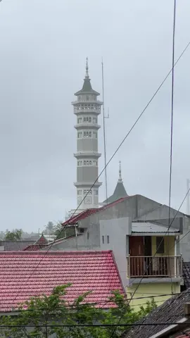 Keknya seru pagi” hujan + motoran pakai lagu ini #vibeshujan #puger #fyp 