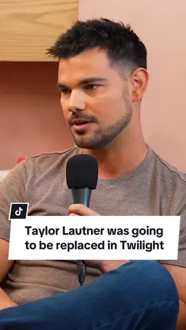 Twilight fans can all agree the series wouldn’t be the same without Taylor Lautner as Jacob right? He talks about being recast on the Call Her Daddy podcast #twilight #taylorlautner #twilightsaga #twilighttiktok #teamjacob #teamedward #chd #callherdaddy #alexcooper 