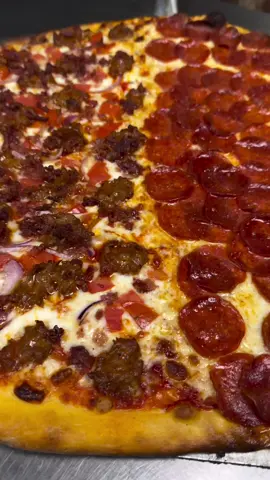 Name the winner! 🏆 PEPPERONI vs CHORIZO & BACON 😋👌🔥🔥🔥 #burattinopizza #120pepperoni #pizza #pizzatime #pizzalover #yum #fyp #yummy 