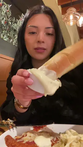 Olive Garden eat with me :p #letseat #eatwithme #olivegarden 