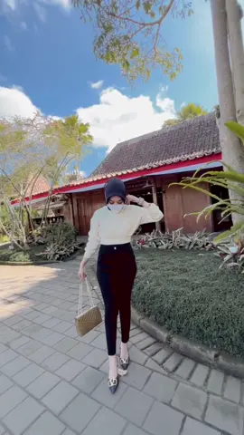 Ootd pake atasan rajut crop emang cantik #ootdsweatercrop #sweatercrop #OOTD #viralvideo #viral #longervideos #belilokal 