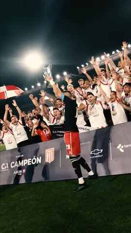 ¡DALE CAMPEÓN! ⚪🔴 ✅ #Estudiantes se quedó con la undécima edición de #NuestraCopa 🙌 🎥 ¡Mirá el momento soñado por todos! #CopaArgentinaAXIONenergy 🏆🇦🇷