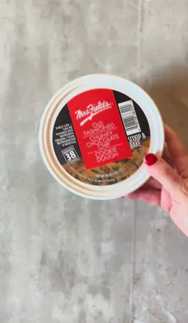 Homemade baked goodies are delicious but sometimes its nice to let others do the work. Cookies + tarts from  @Sam’s Club #holidaycookies #christmascookies #chocolatechipcookies #whitechocolatecookies #christmastreecookies 