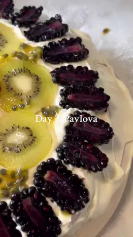 Kiwi Pav hits different 👀 how’d i do @Andy Cooks? #pavlova #christmasdessert #kiwipavlova #dessertrecipe 