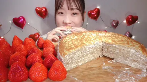 ミルクレープ🍓 Crepe Cake and Strawberries🍓 #tiktokasmr #mukbang 