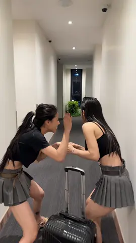 លេងអីតាណេីបៗចឹង 😭😭