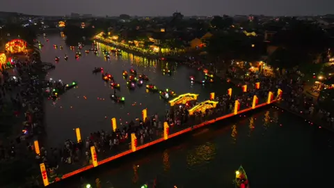 Đến với phố cổ Hội An hào ban đêm thì sẽ không bao giờ làm bạn thất vọng #hoian #khoanhkhachoian #xuhuongtiktok #flycamhoian 