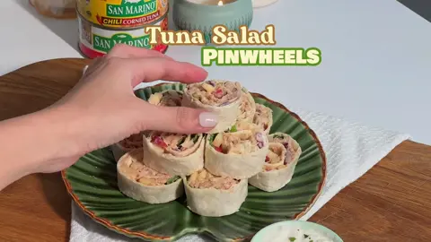 Here's another recipe you can serve at home! 😋Tuna Pinwheels made with #SanMarinoCornedTuna 🥰💚 Siguradong ubos dahil #PunongPunoNgTunaSarap 🤩 #SanMarinoLoveKitchen #PasarapinAngLove @ilovesanmarino  #tiktokphilippines #foodieph #eatschristmas #bestoftiktok2023