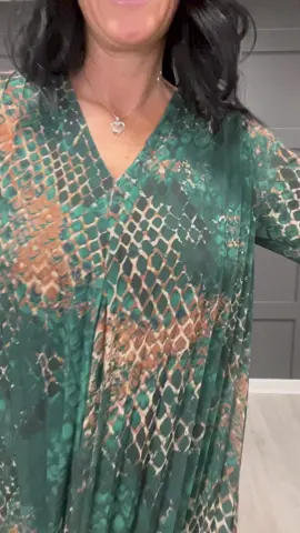 Snake pleated tunic/dress is now abailable on tiktok shop!💋 #ladedaboutique #boutique #fashion #OOTD #styling #winter #winterstyle #inspo #reel #winteroutfit #winter #gifts #christmas 