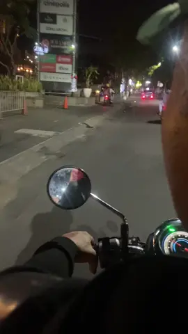 Jalan jalan malam di bali #sewamotorbali #sewamotor #sewamotorbalimurah #rentalmotorbali #bali #indonesia #fyp #kuta #kutabali #kutabaliindonesia #liburanseru #rentalmotormurah #traveling #rentalbali 