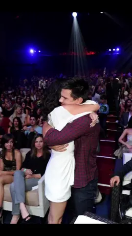 #selenagomez #taylorlautner 