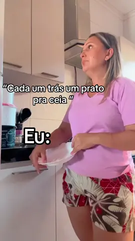 Eu chegando com o prato vazio, a cara e a coragem kkkkkkk #meme #vidareal  #natal #ceia #ceiadenatal 