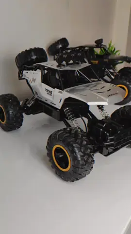 🔥 Carro De Controle Remoto Trx4 Off Road 4x4 Extra Grande de 37cm. Tecnologia de rádio de 2.4GHz com uma ampla faixa de controle de até 100M. Sistema de suspensão anti-choque para uma melhor protecção dos caminhões. Com Oi-Q roda de borracha, é não-slip e perfeito. Campo de aplicação: terra, grama ou areia Descrição: 100% brand new, alta qualidade. 1:12 caminhão tamanho: 37x23x20 cm 1:16 caminhão tamanho: 28*18*14cm Duração de tempo: 30 minutos Tempo de carregamento: 3 horas Faixa de controle: 100M Incluindo 1 bateria para o carro Controle remoto: 2 * AA bateria (não incluídas) Lista de embalagem: 1 x Rc car 1 * transmissor 1 * bateria 1 * carregador #tiktok #brinquedos #fyp #foryoupage #natal #presente #lojaonline #carrinhos #CapCut 