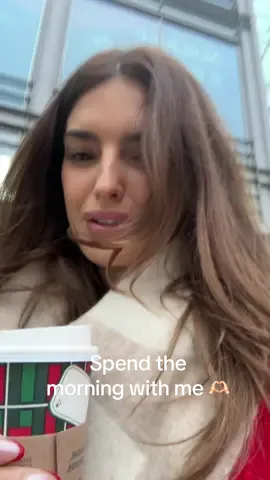 Spend the morning with me 🎅🏻🎁☕️🫶🏻🧴 #morningroutine #morningvlog #spendthemorningwithme #christmas #christmasshopping 