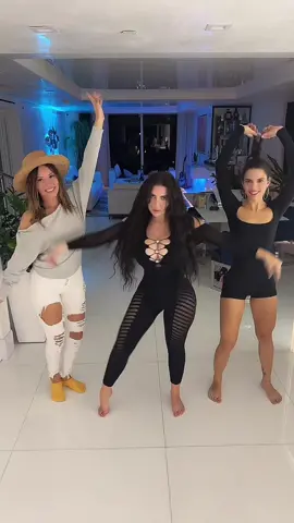 its a miracle we could do this dance 😂 @Captain Carmel👩‍✈️ #fyp #tiktokdance 